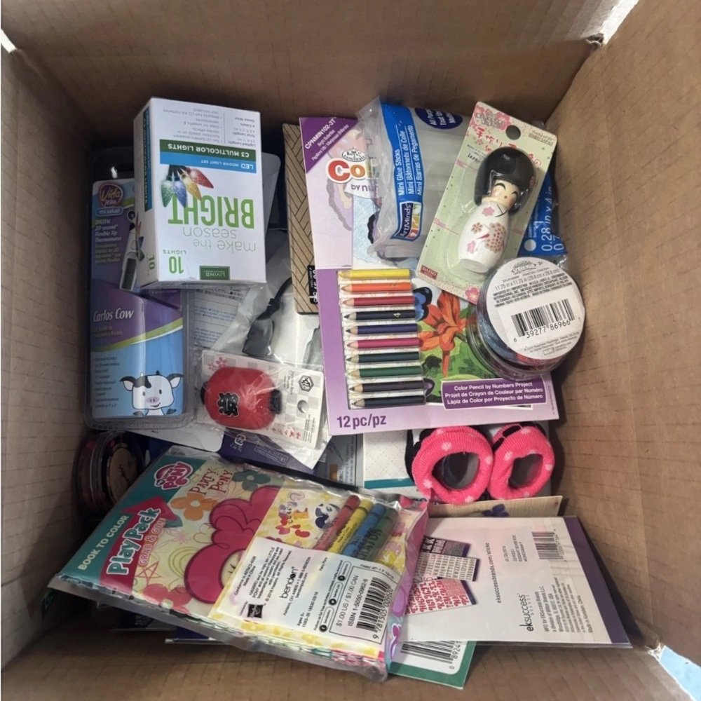 Mystery boxes mixed a lot all resalable items. Nearly 5 pounds. - Picture 4 of 6